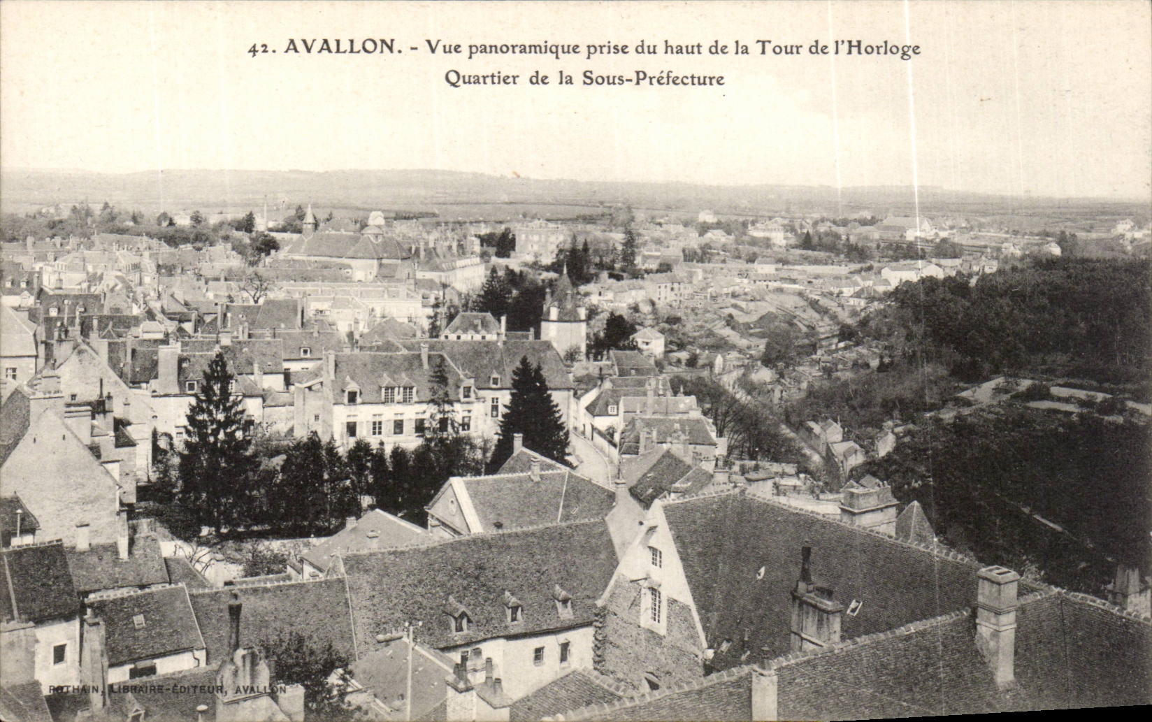 Avallon - Vue panoramique prise du haut de la Tour de l'Horloge - Quartier de la Sous-Préfecture