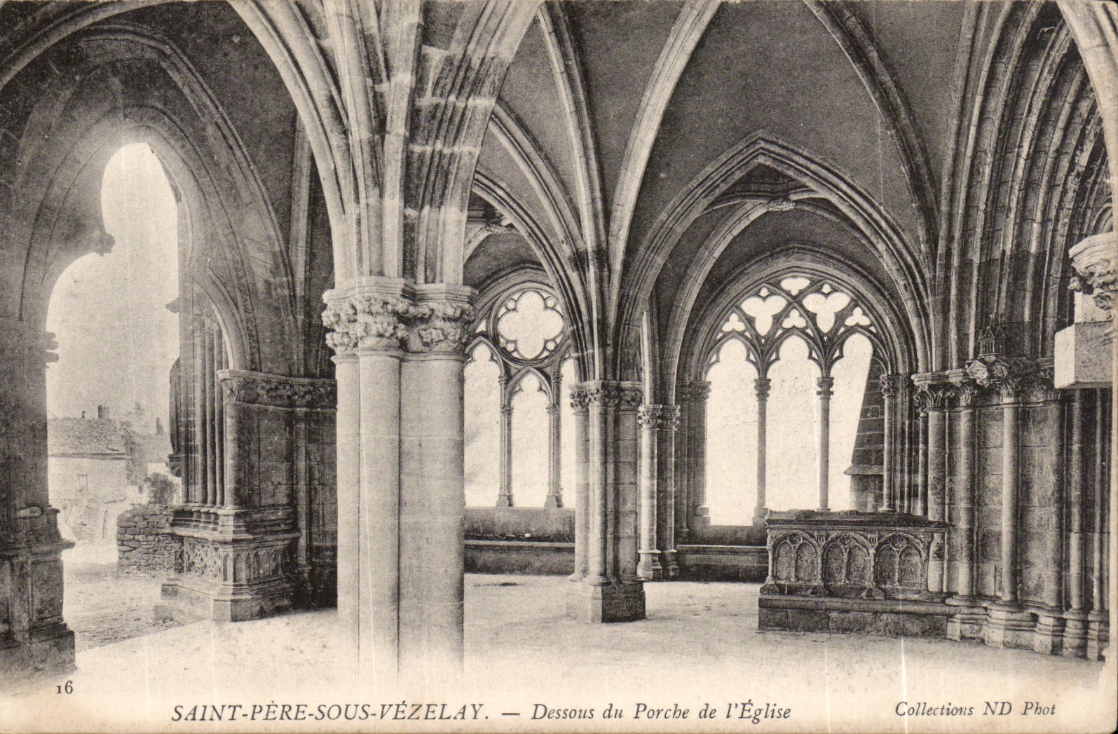 Saint-Père-sous-Vézelay — Dessous du Porche de l'Église — Collections ND Phot
