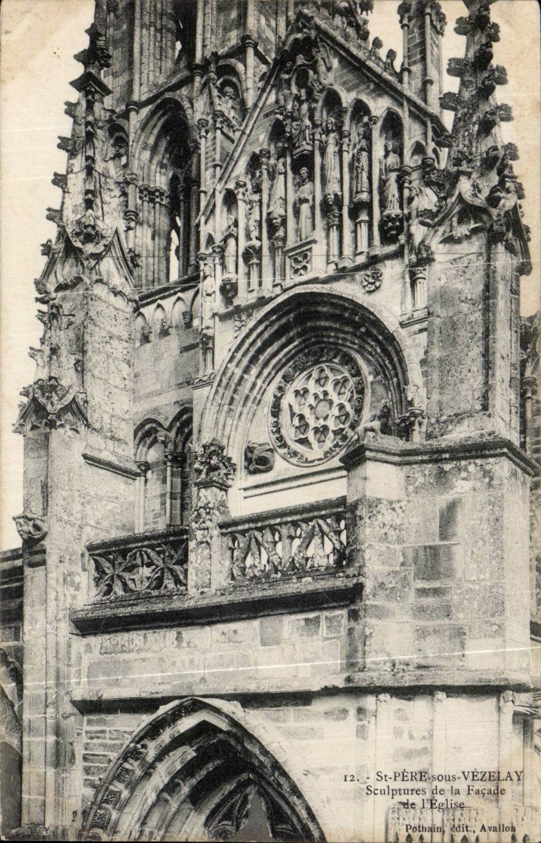 CPA Saint Pere sous Vezelay Sculpture de la facade de l'eglise