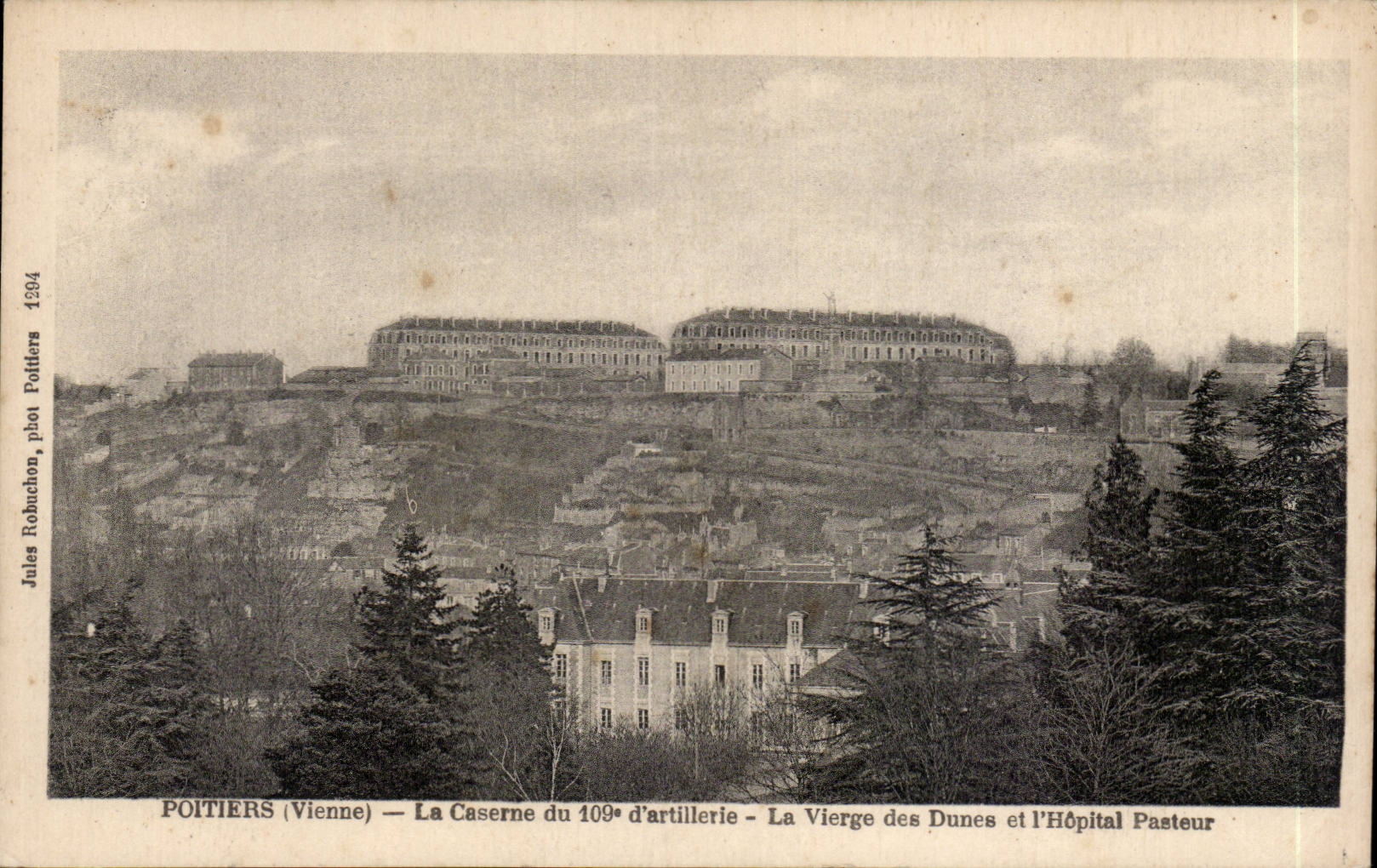 Poitiers (Vienne) — La Caserne du 109e d'artillerie — La Vierge des Dunes et l'Hôpital Pasteur — Jules Robuchon, phot. Poitiers 1904