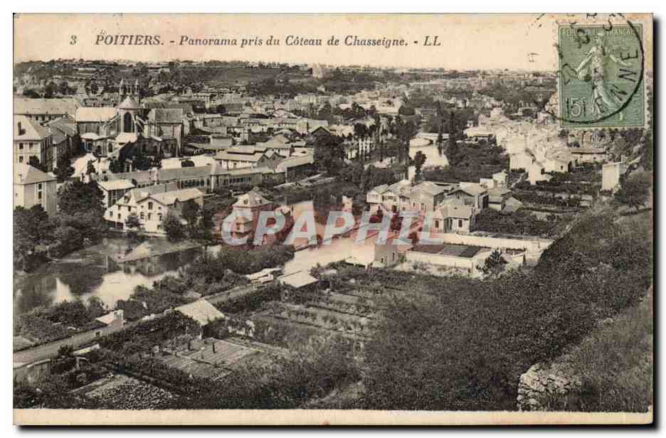 CPA Poitiers Panorama pris du coteau de Chasseigne