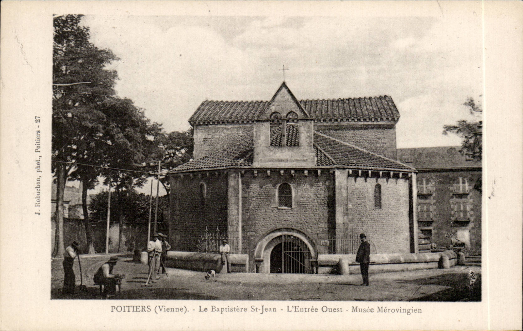 Poitiers (Vienne) - Le Baptistère Saint-Jean - L'Entrée Ouest - Musée Mérovingien - J. Itobachon, phot. Poitiers - 27