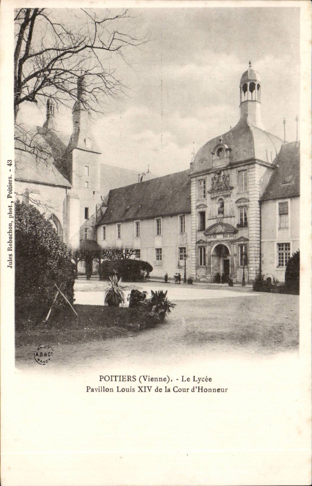 Poitiers (Vienne) - Le Lycée, Pavillon Louis XIV de la Cour d'Honneur — Jules Robuchon, phot. Poitiers, n°43