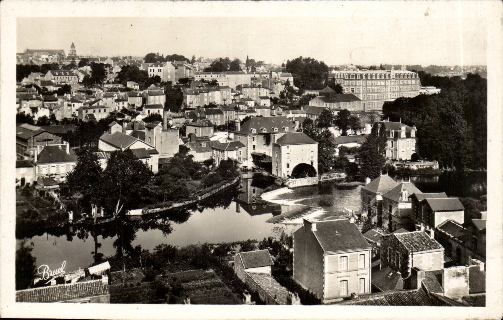 Poitiers CPA Le barrage de Chasseigne et le college
