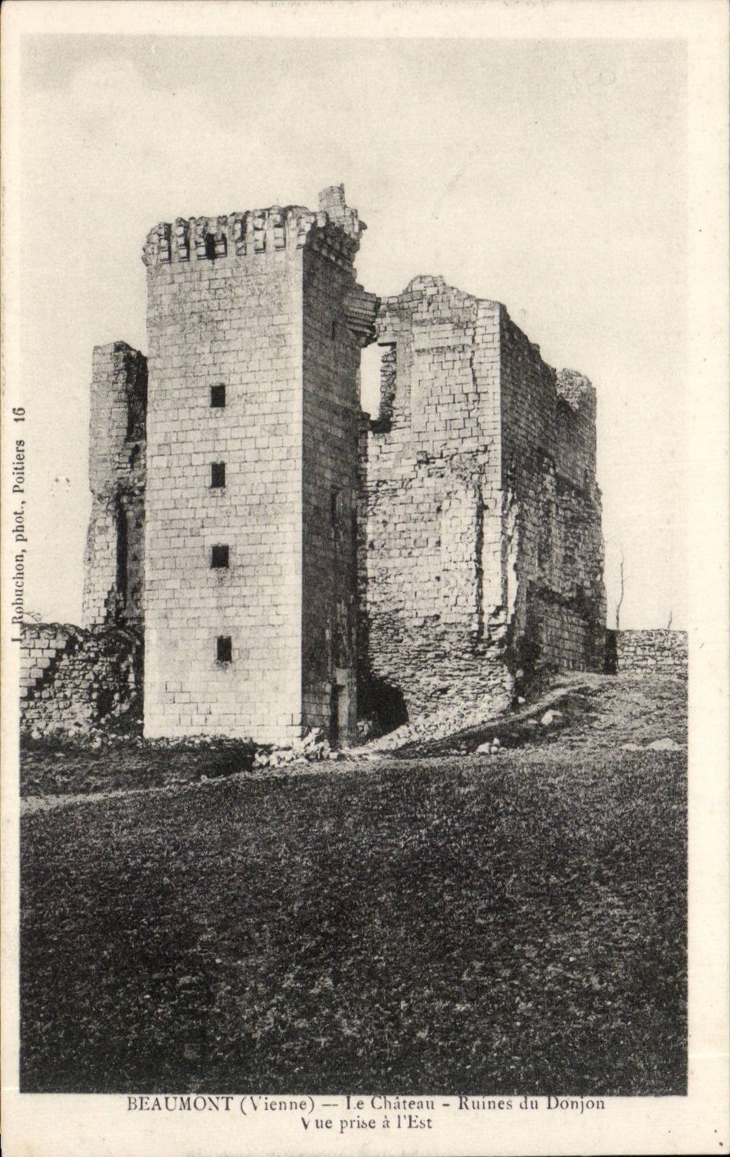 Beaumont CPA Le chateau Ruines du donjon Vue prise a l'Est