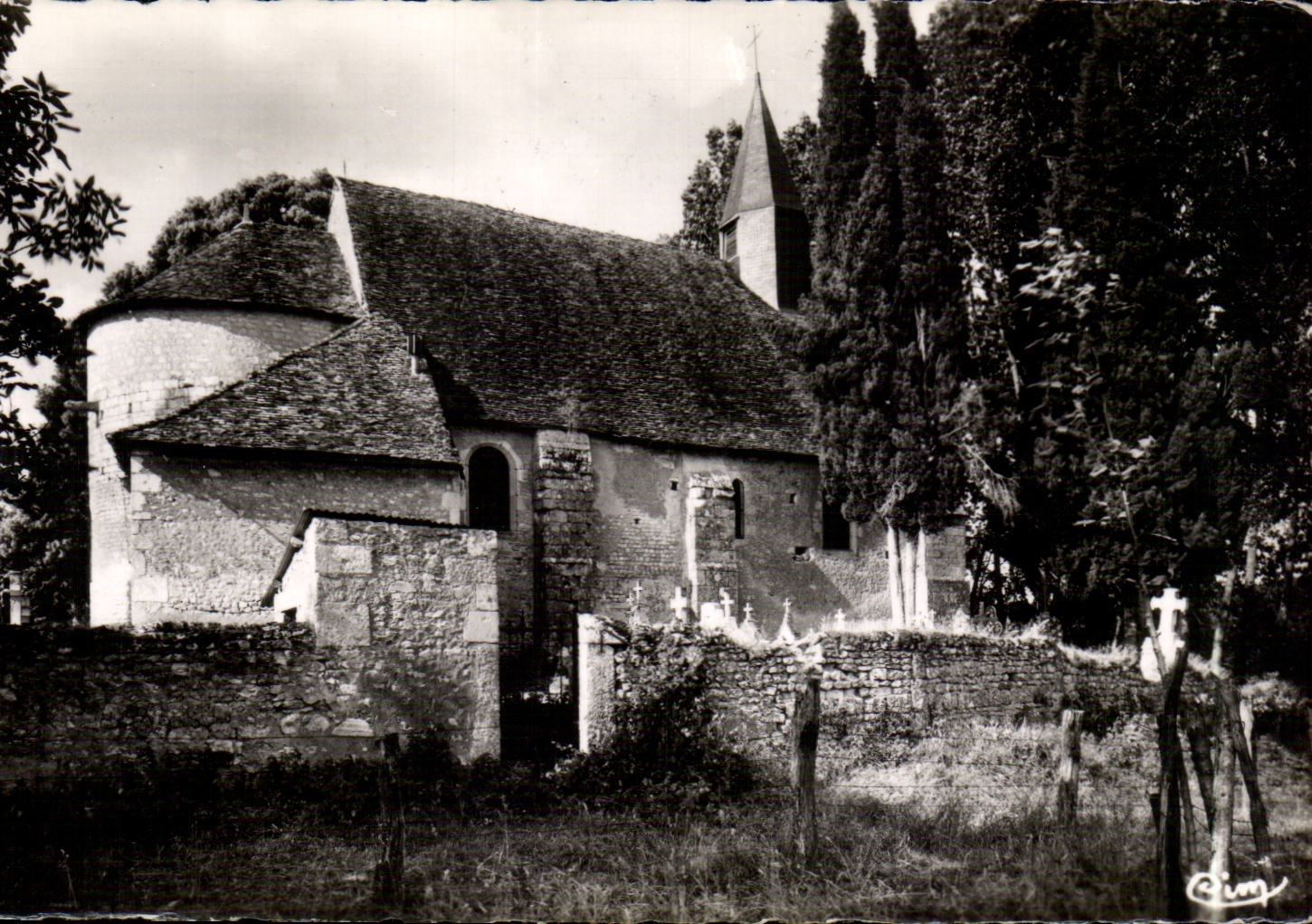 CPA Chauvigny Eglise romande de St Pierre Les Eglises