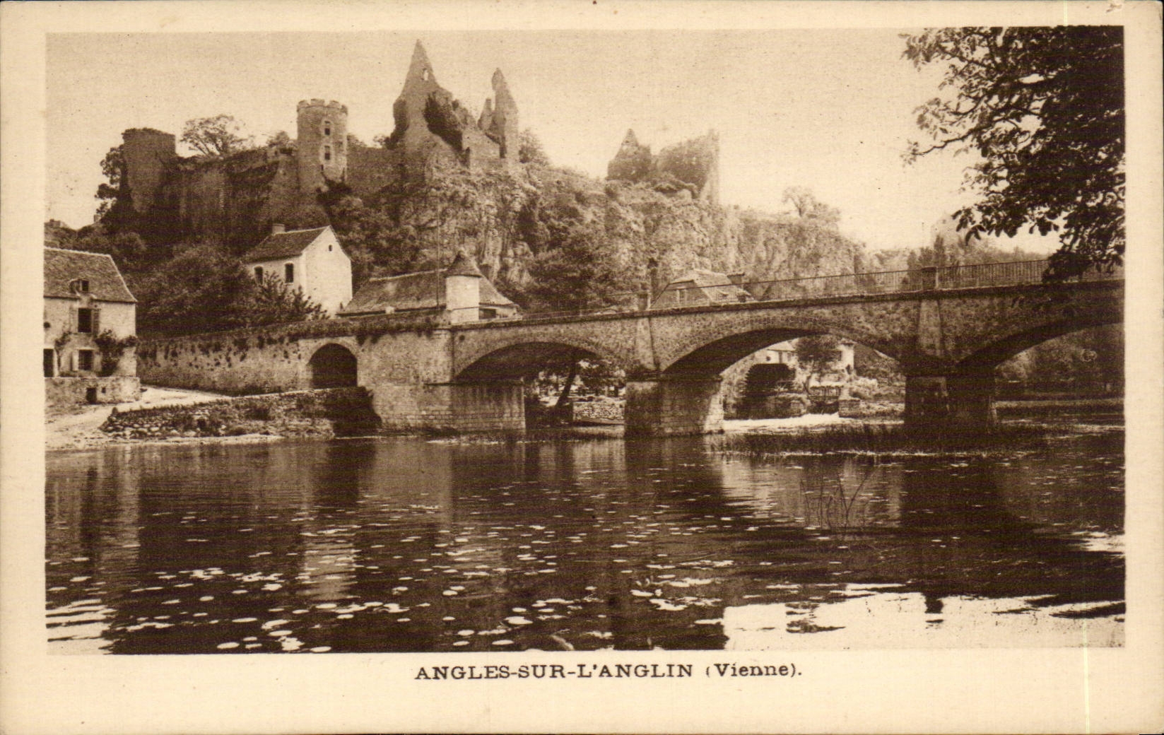 CPA Angles sur l'Anglin 
