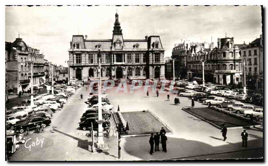 Poitiers — Place du Maréchal-Leclerc et l'Hôtel de Ville — Édition Gaby
