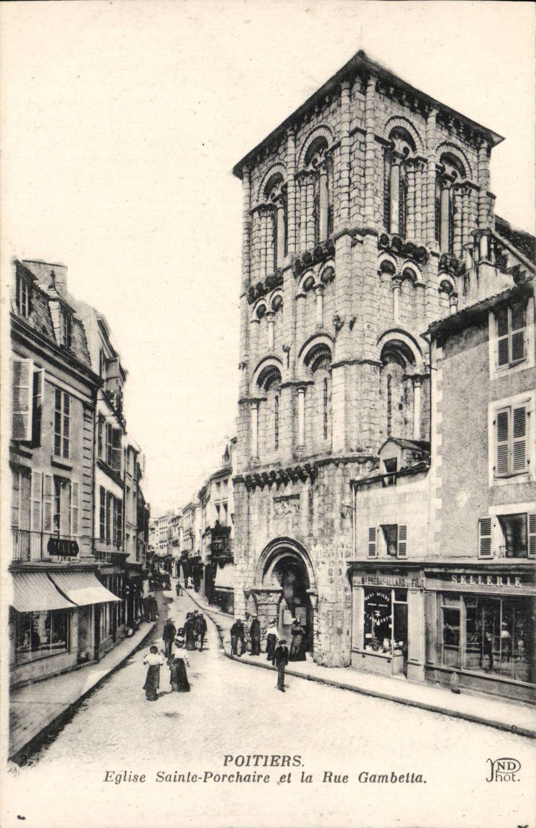 Poitiers — Église Sainte-Porchaire et la Rue Gambetta — JND Phot.