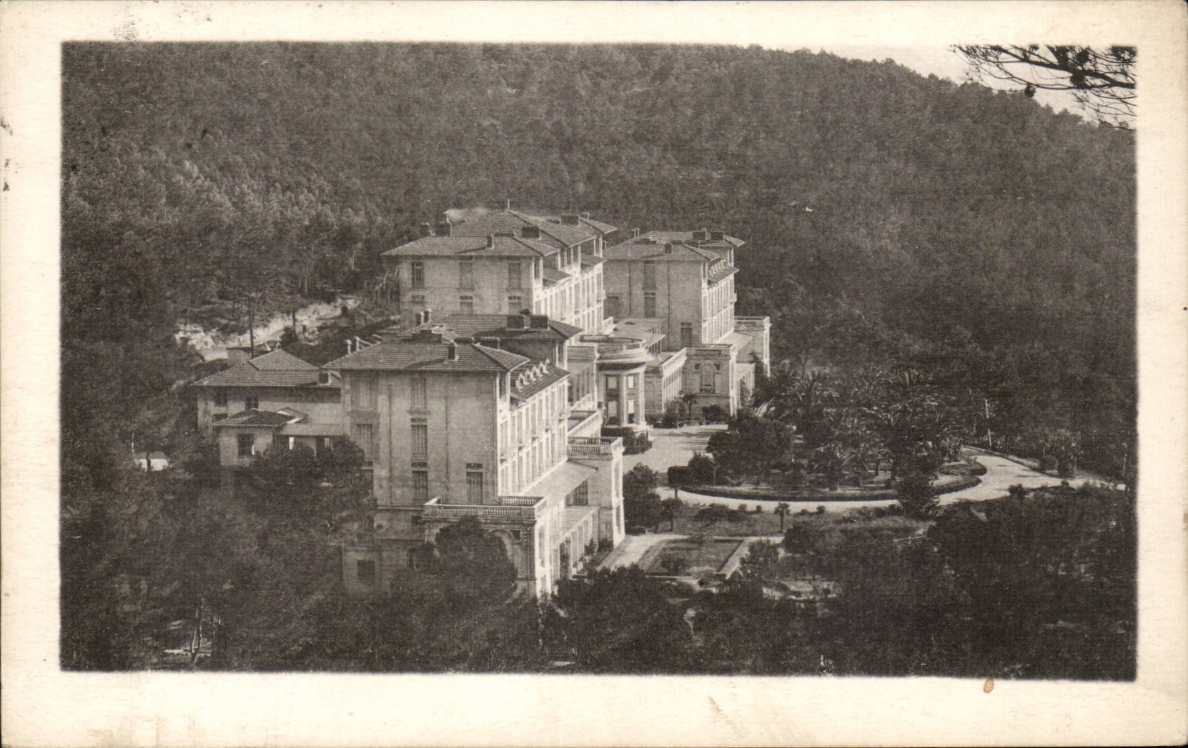 Hyères (Var) — 'Le Mont des Oiseaux' — Maison de repos des Officiers — éditeur 'GRAPHIC'