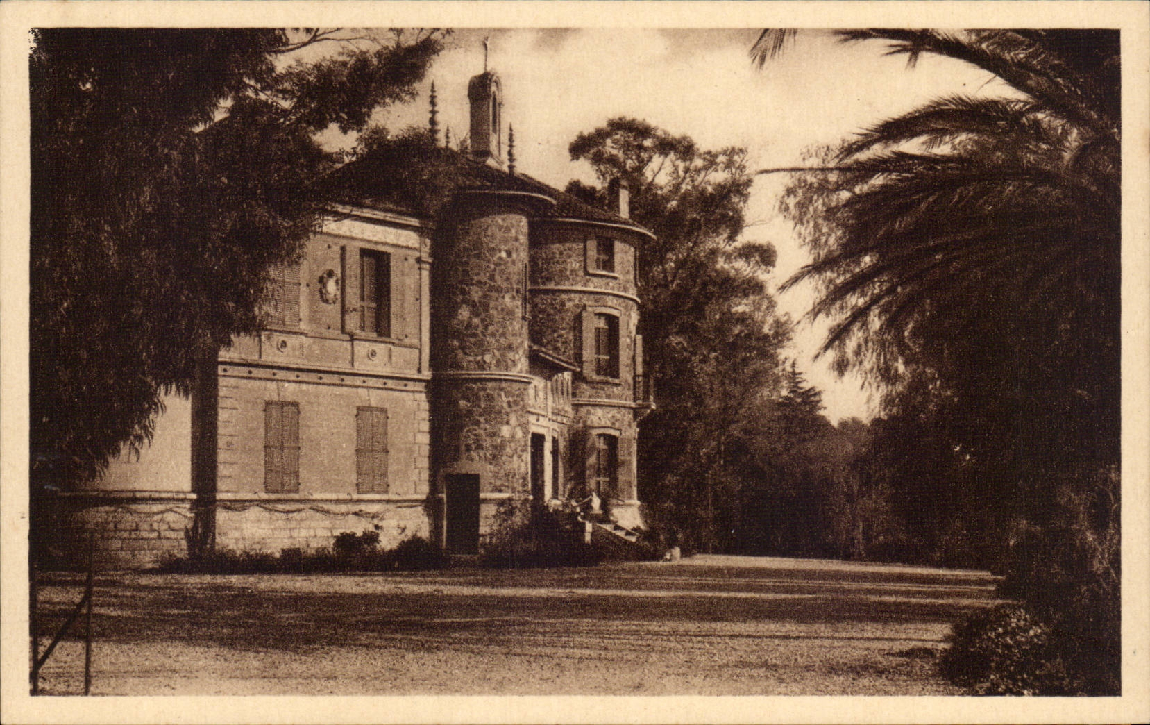 CPA La Londes les Maures Chateau des Bormettes