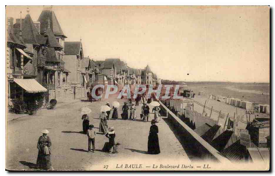 CPA La Baule Le boulevard Darlu