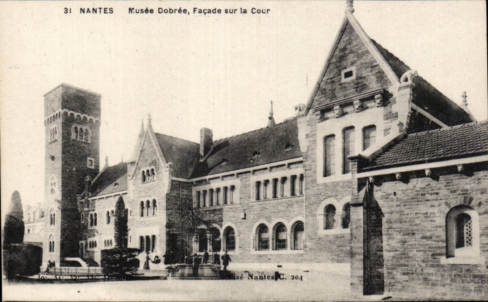 CPA Nantes Musee Dobree Facade sur la cour