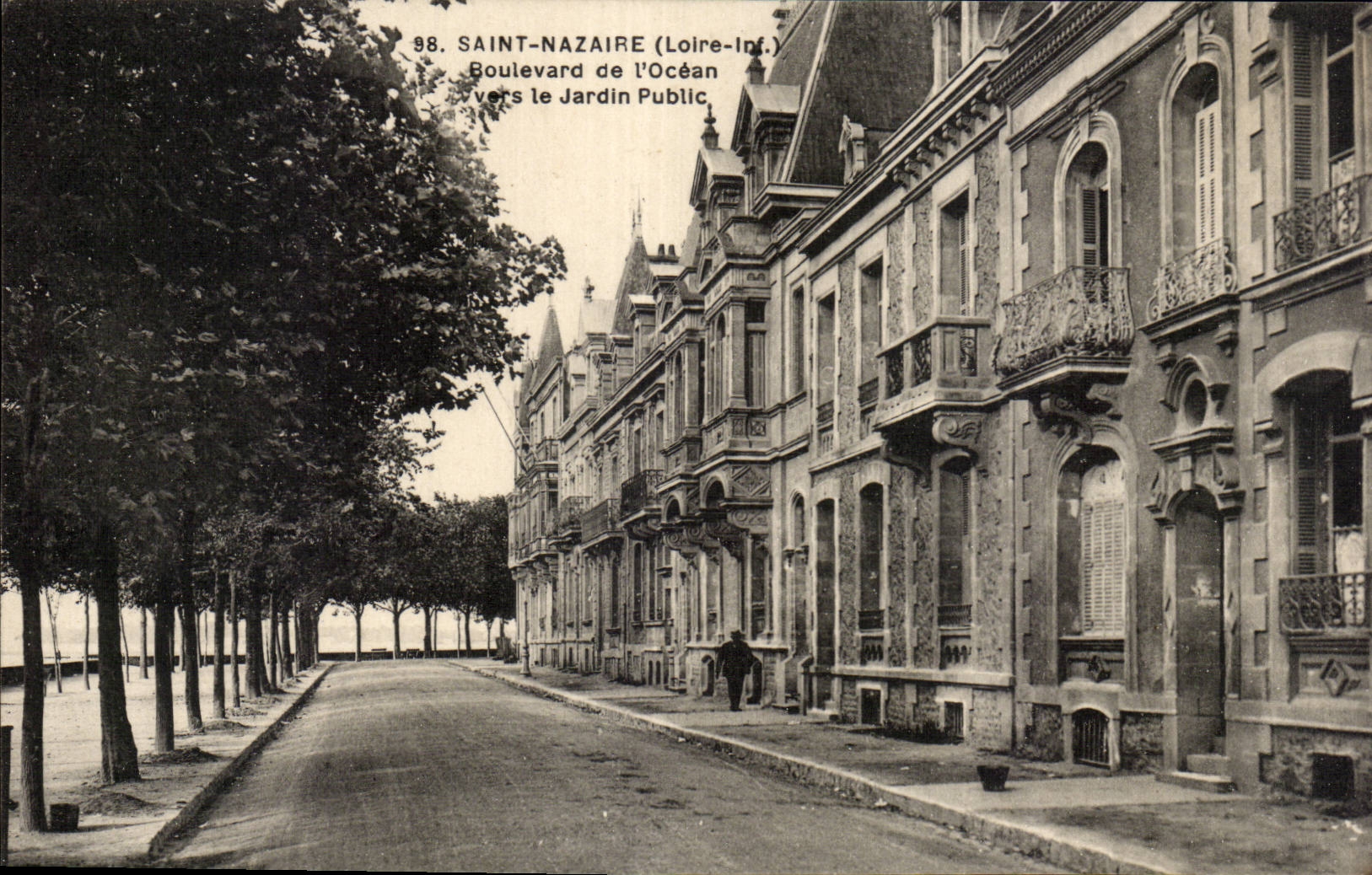 CPA Saint Nazaire Boulevard de l'ocean vers le jardin public