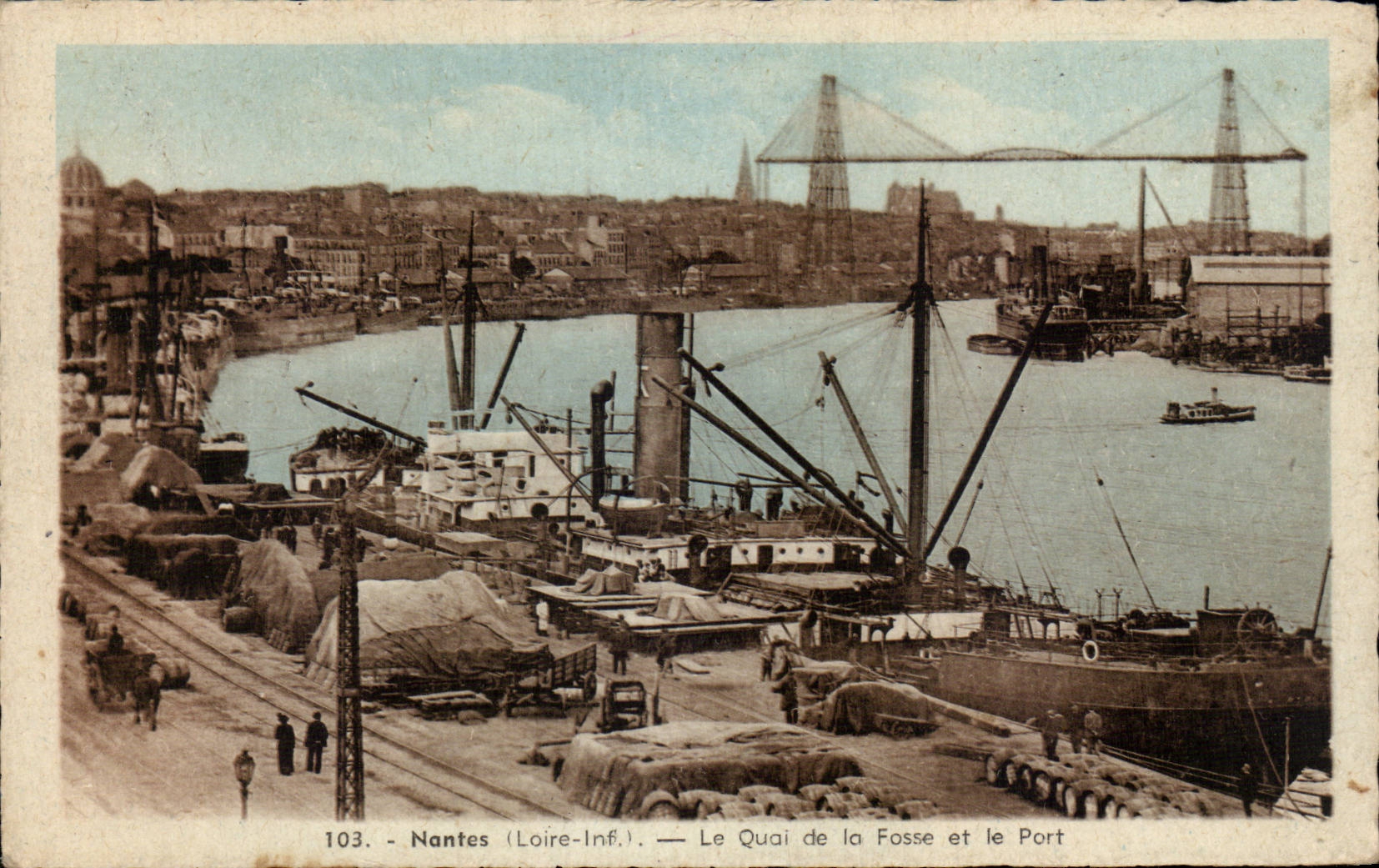 CPA Nantes Le quai de la fosse et le port