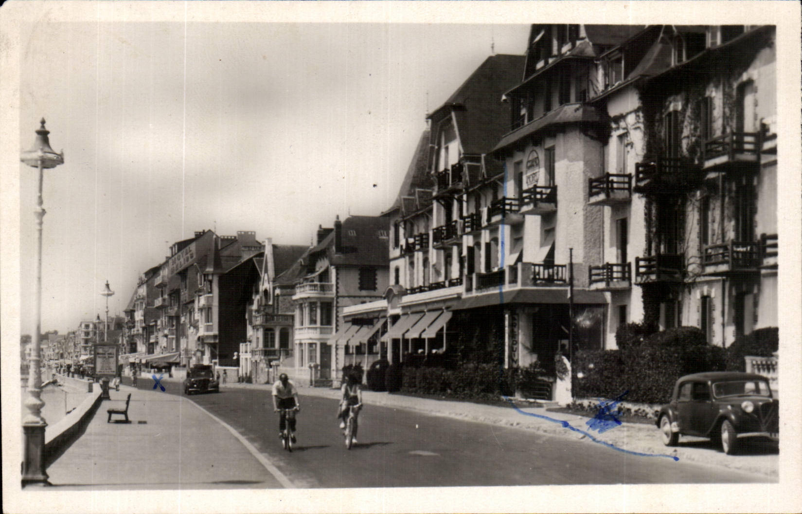 CPA La Baule sur Mer Le remblai