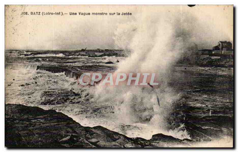 CPA Batz Une vague monstre sur le sable