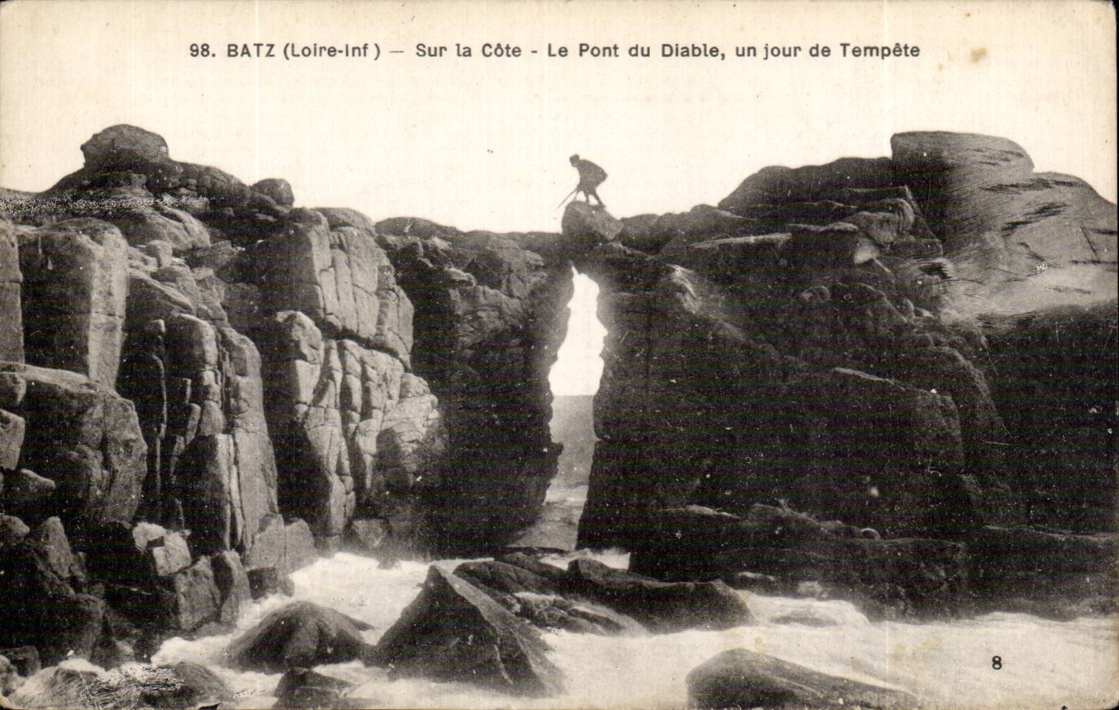 CPA Batz sur mer Sur la cote le pont du diable Un jour de tempete