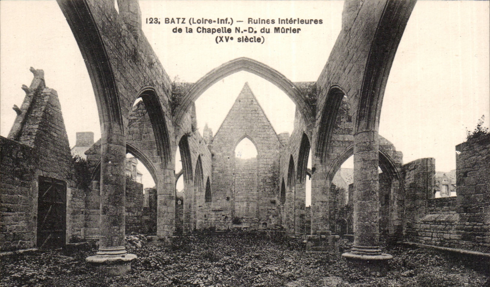 Batz CPA Ruines interieures de la chapelle ND du Murier