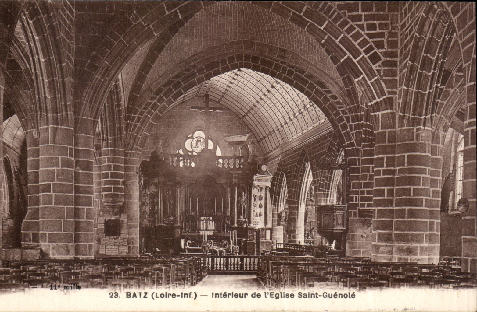 Batz CPA Interieur de l'eglise Saint Guenole