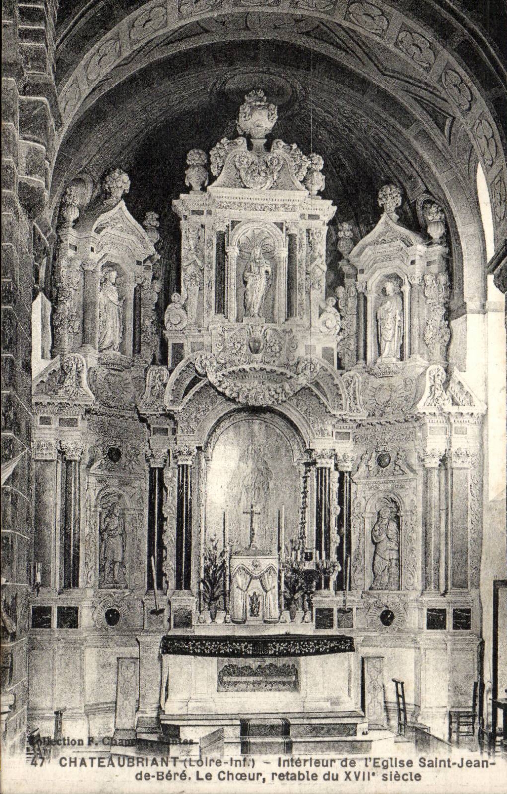 Chateaubriant CPA Interieur de l'eglise Saint Jean de Bere Le choeur retable