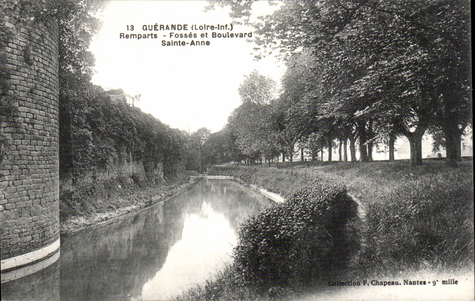 CPA Guerande Remparts Fosses et boulevard Sainte Anne