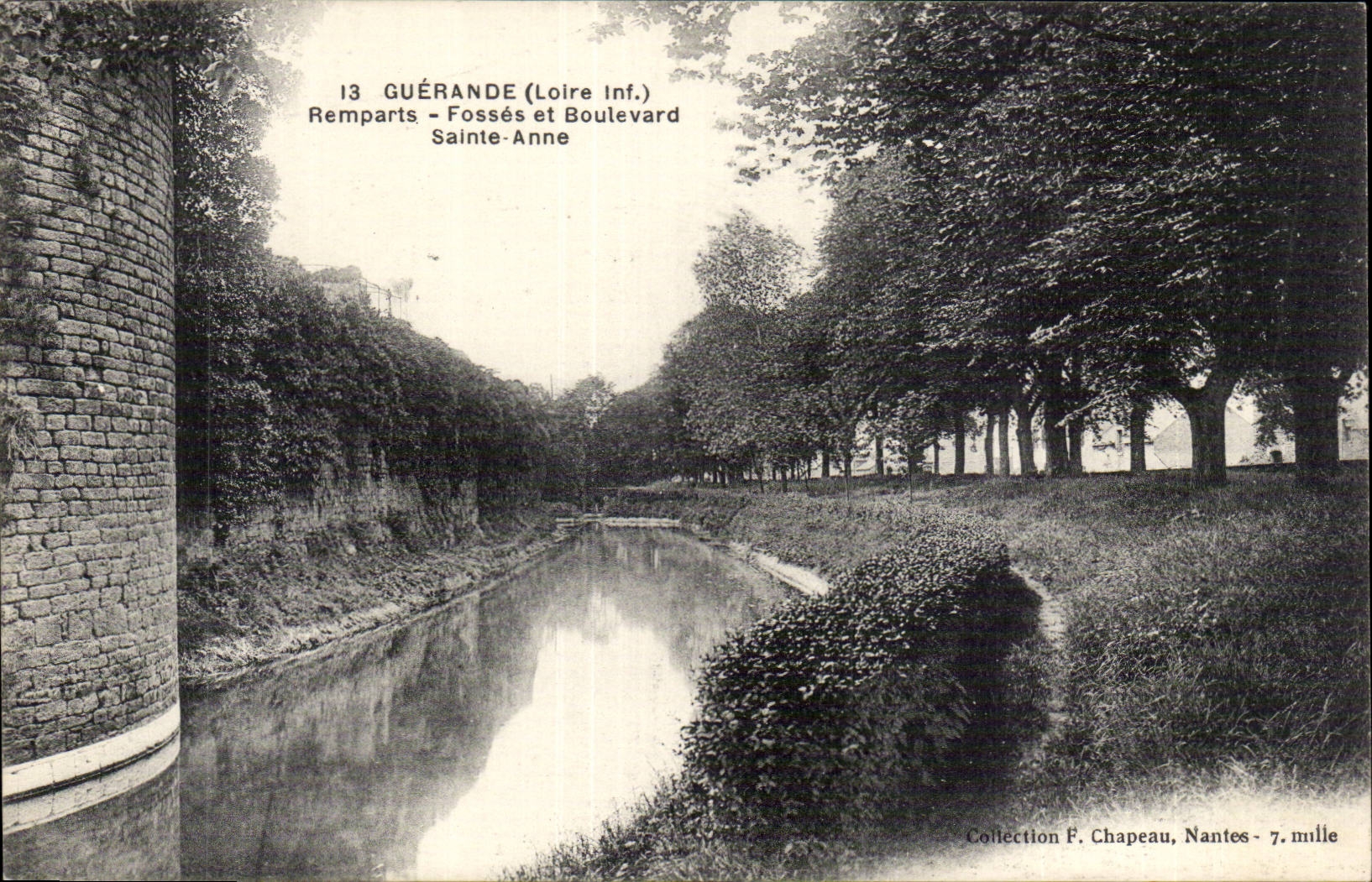 CPA Guerande Remparts Fosses et boulevard Ste Anne