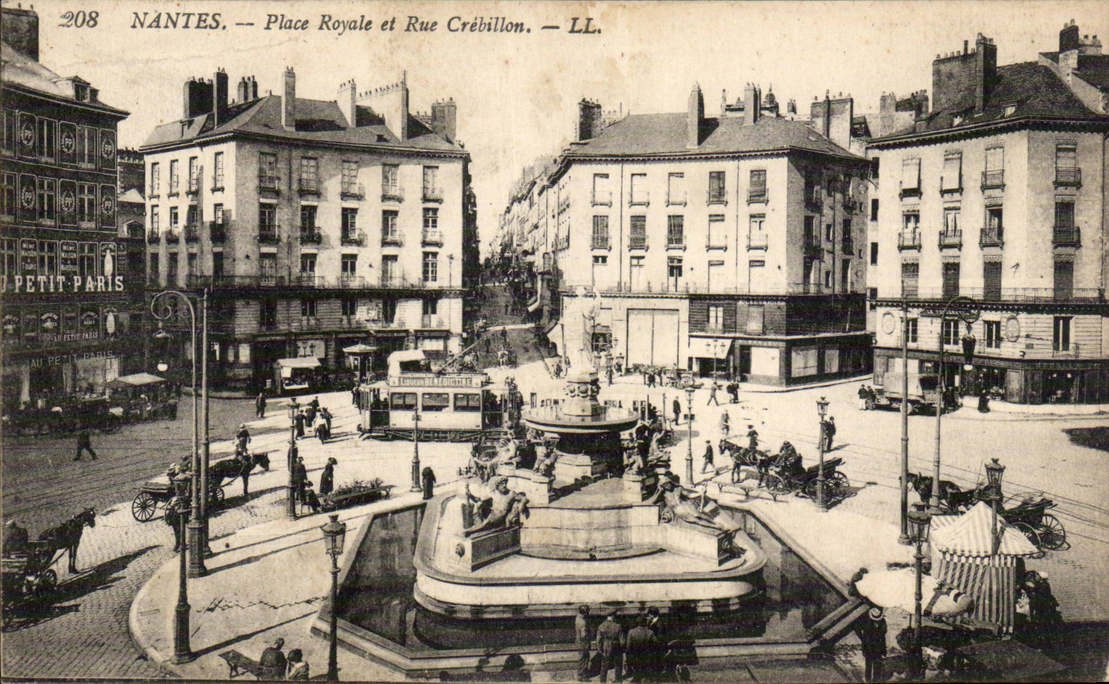 CPA Nantes Place Royale et rue Crebillon
