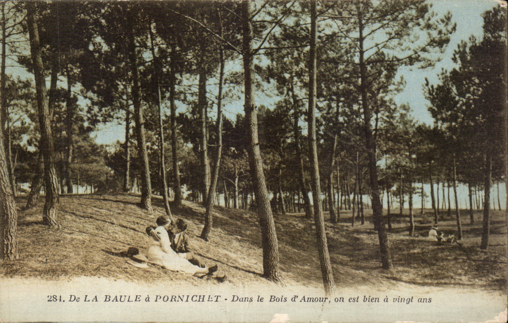 CPA De la Baule a Pornichet Dans le bois d'amour on est bien a vingt ans