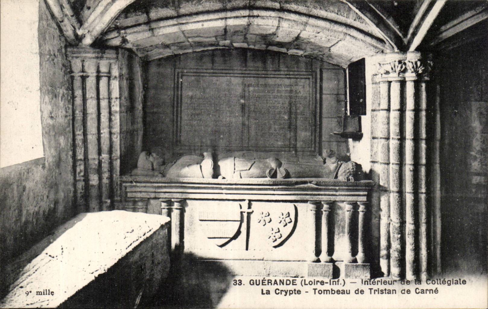 CPA Guerande Interieur de la collegiale La crypte Tombeau de Tristan de Carne