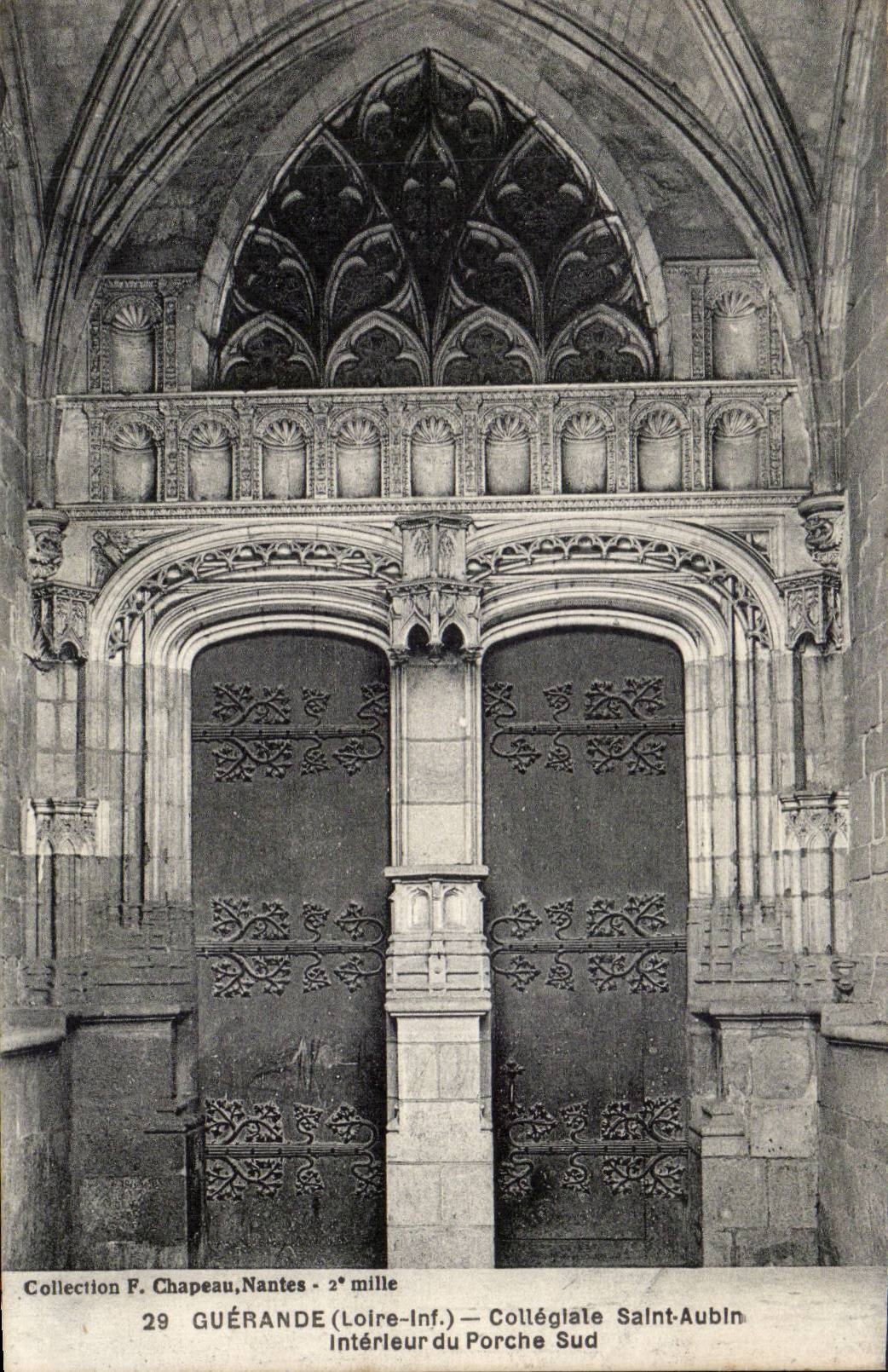 CPA Guerande Collegiale Saint Aubin Interieur du porche sud