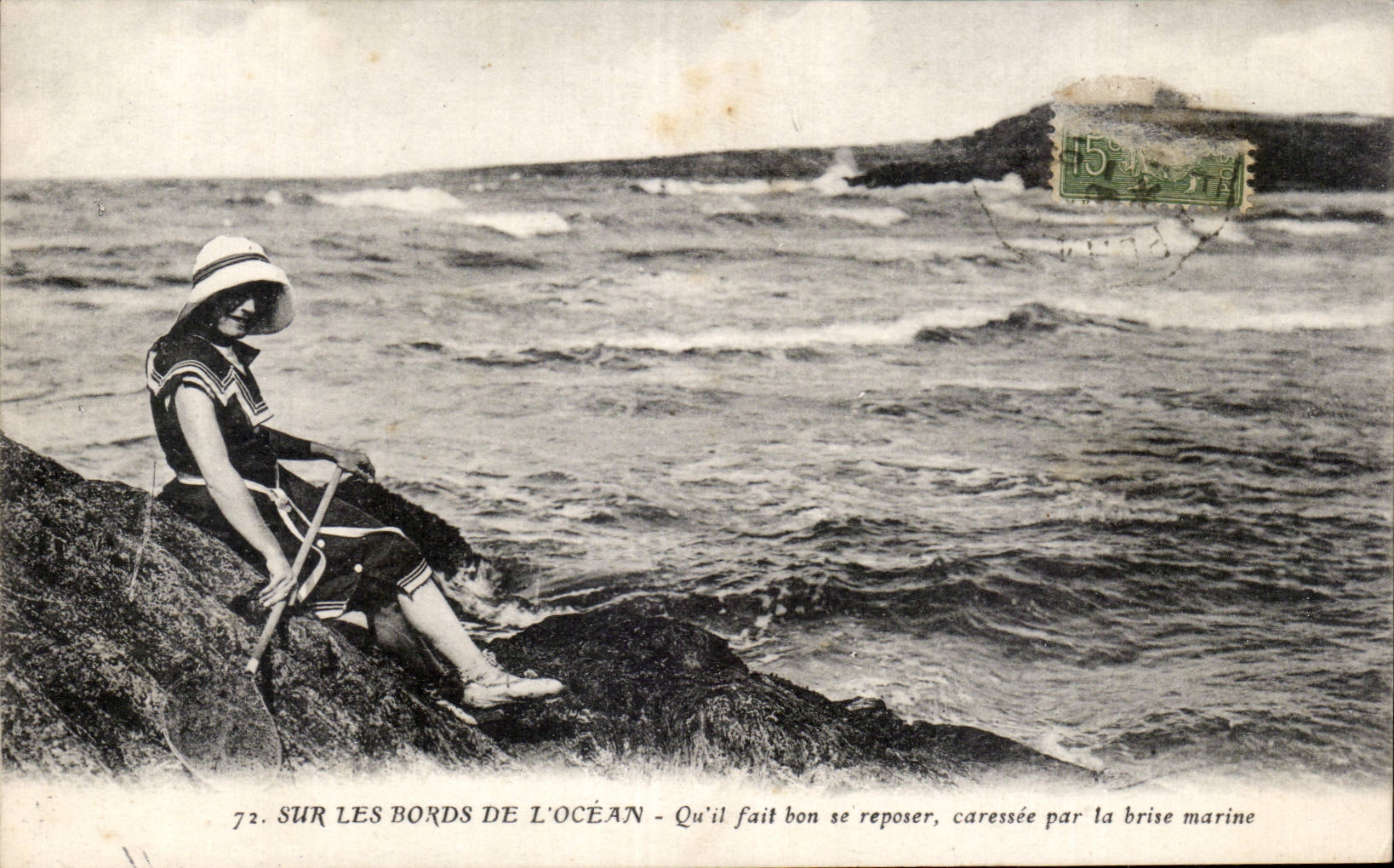 CPA Sur les bords de l'ocean Femme Folklore