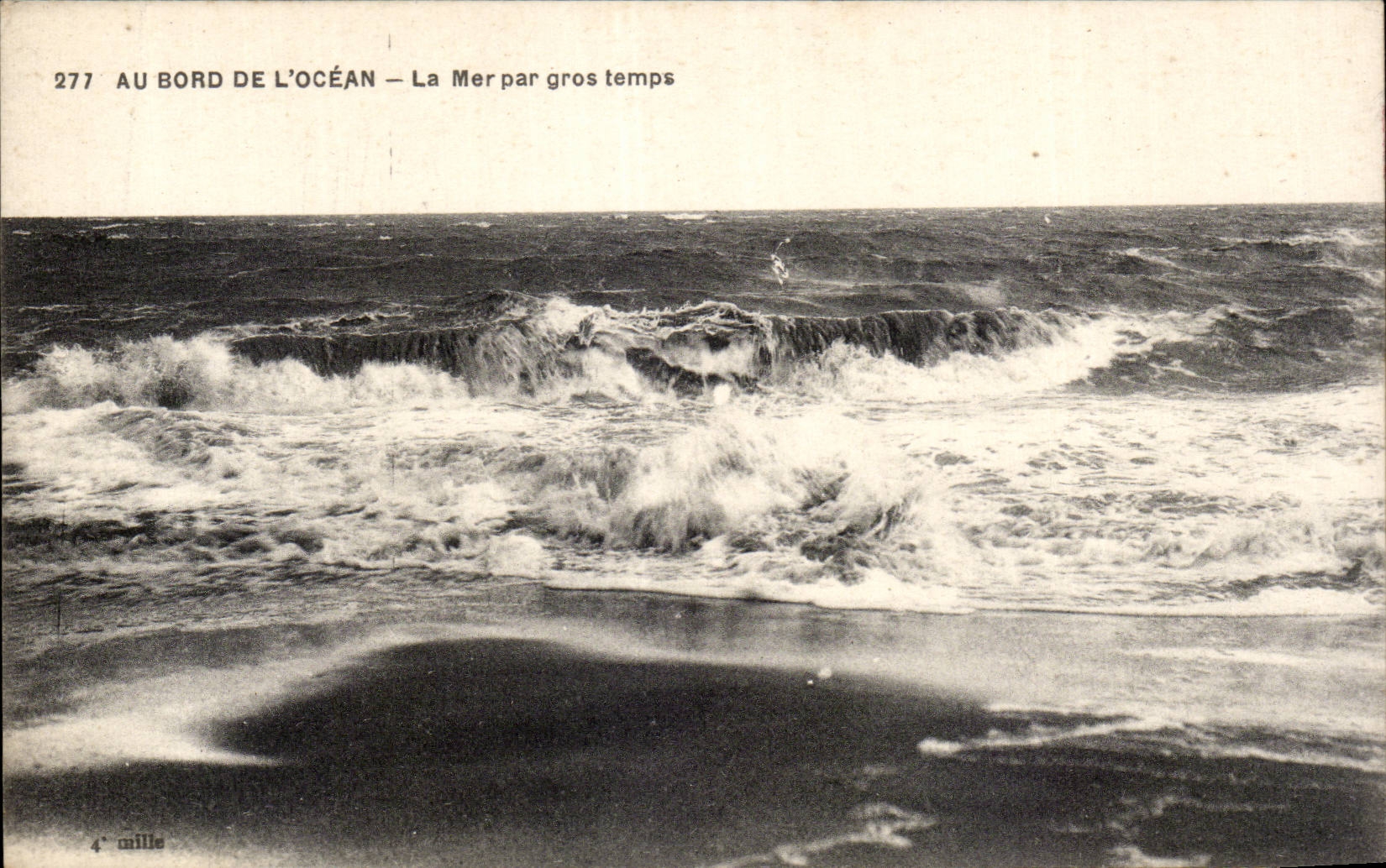 CPA Au bord de l'ocean La mer par gros temps