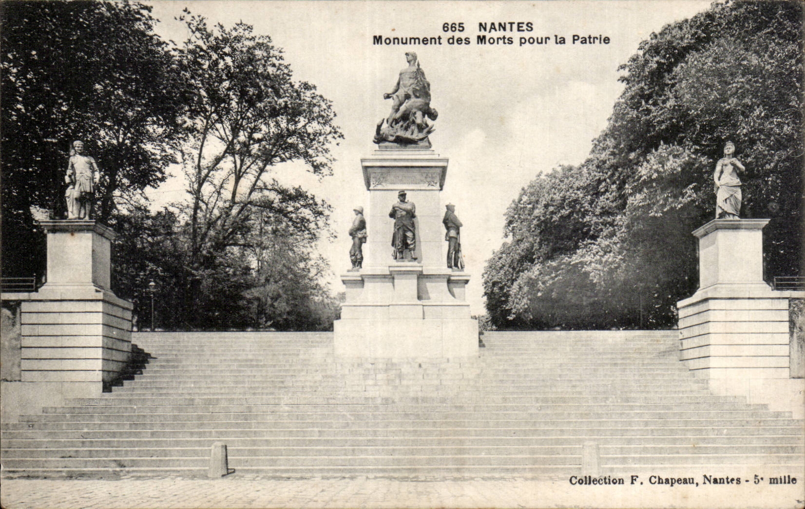 CPA Nantes Monument des morts pour la patrie