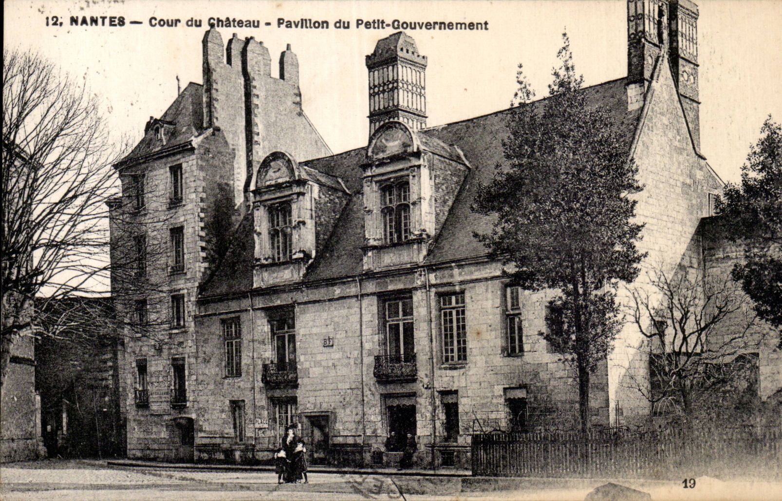 CPA Nantes Cour du chateau Pavillon du petit gouvernement