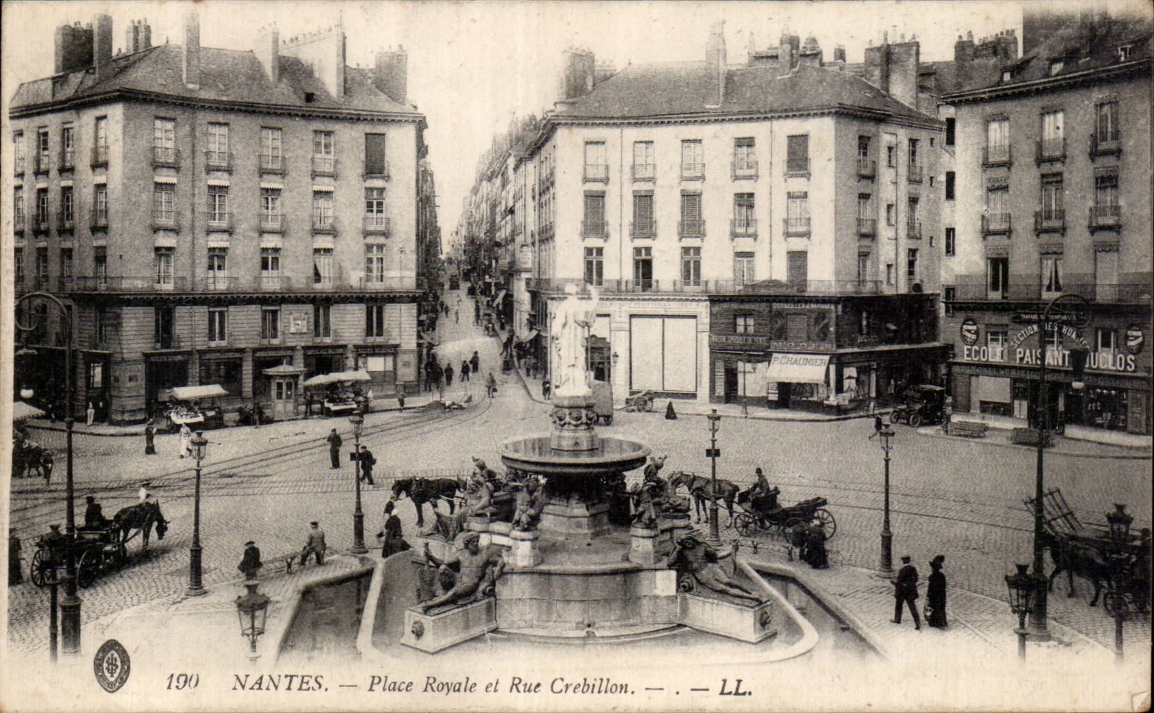 CPA Nantes Place Royale et rue Crebillon