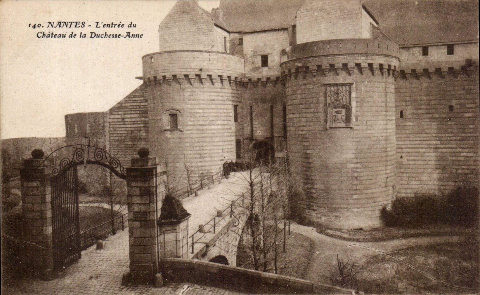 CPA Nantes L'entree du chateau de la duchesse Anne