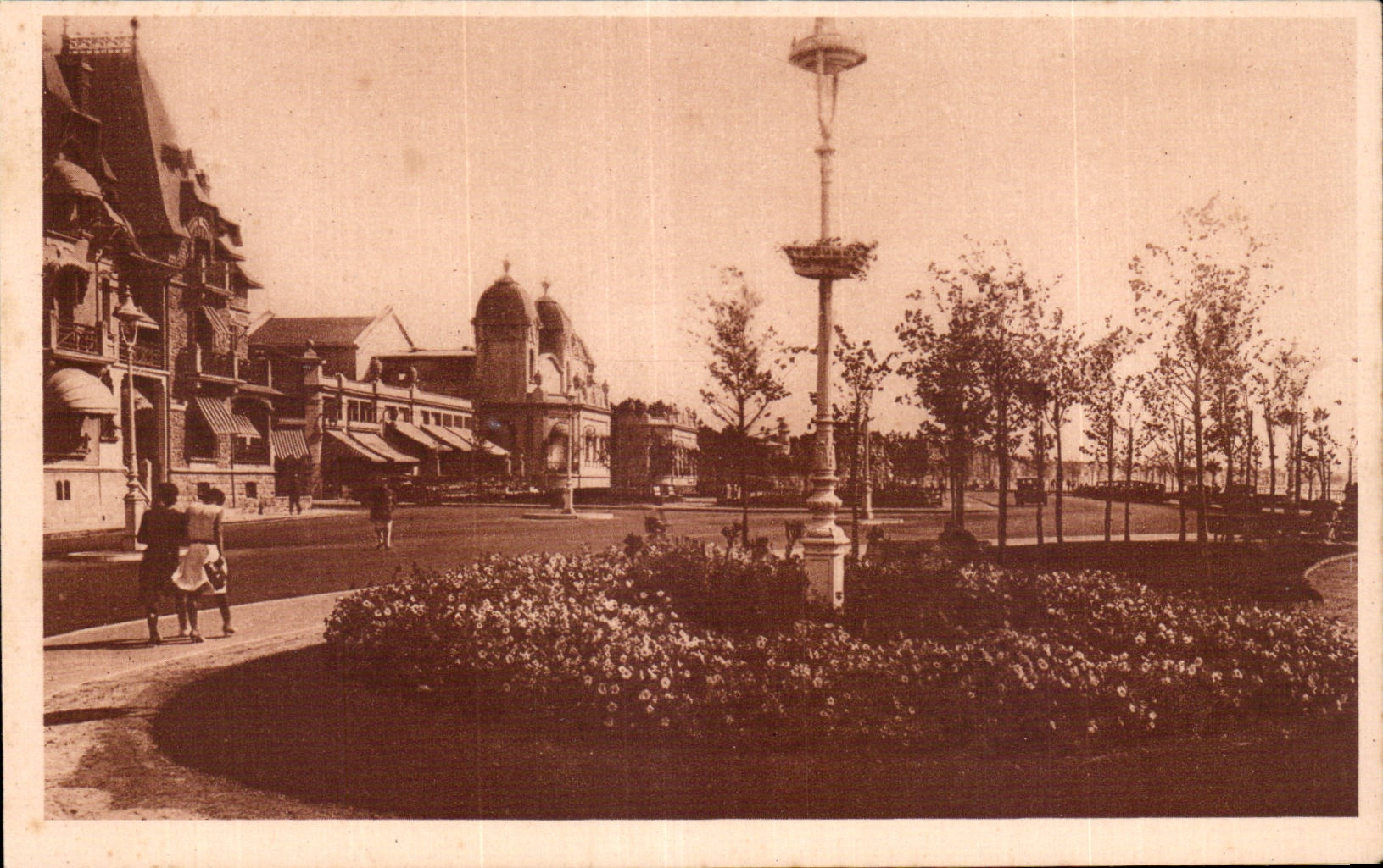 CPA La Baule sur mer L'esplanade du casino