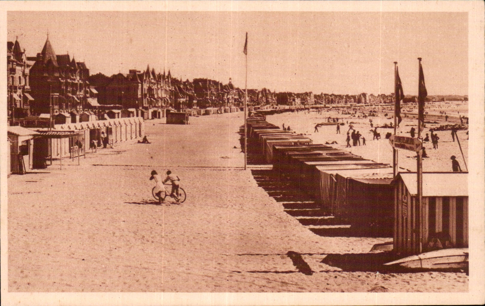 CPA La Baule sur mer Vue d'ensemble de la plage