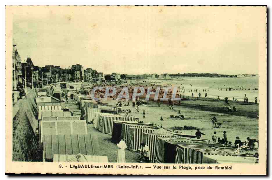 CPA La Baule sur mer Vue sur la plage prise du remblai