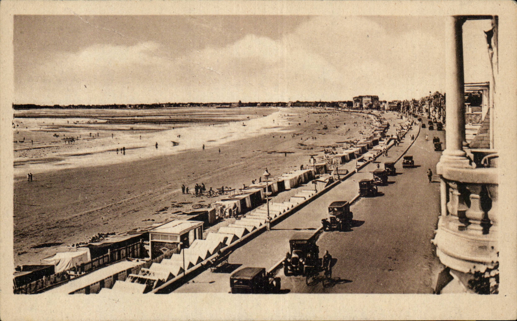 CPA La Baule sur mer Vue generale de la plage vers le Pouliguen