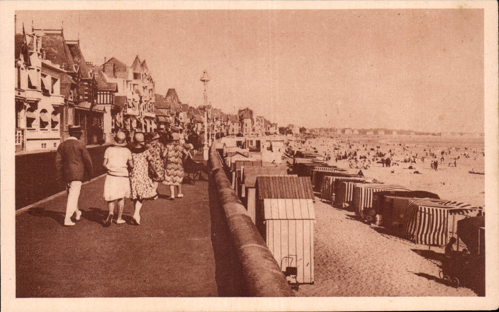 CPA La Baule Boulevard Hennecartet la plage