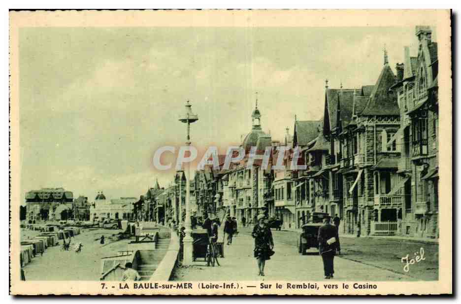 CPA La Baule sur mer Sur le remblai vers le casino