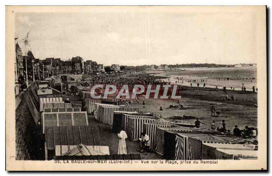 CPA La Baule Vue sur la plage prise du remblai