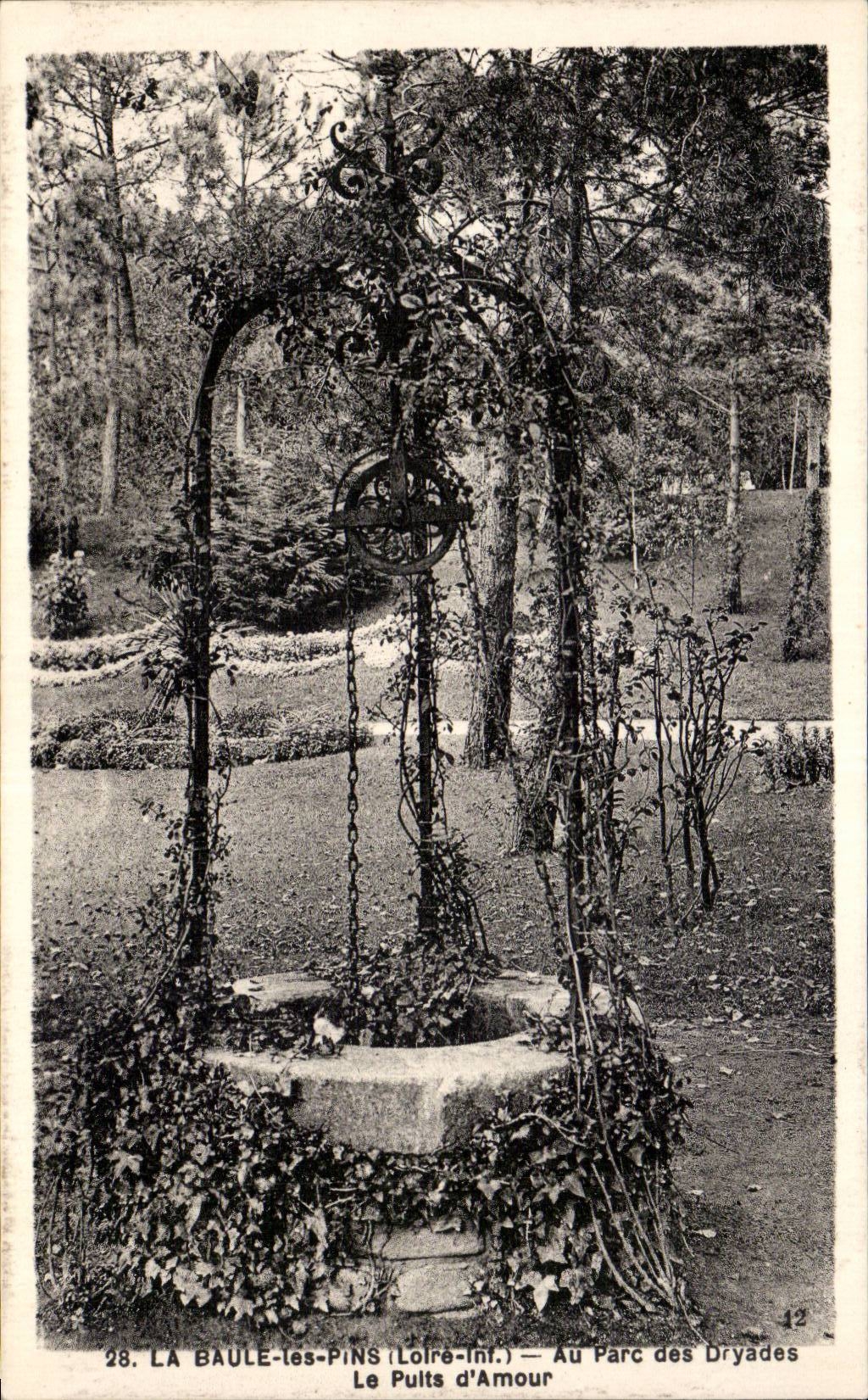 CPA La Baule Au parc des Dryades Le puits d'amour