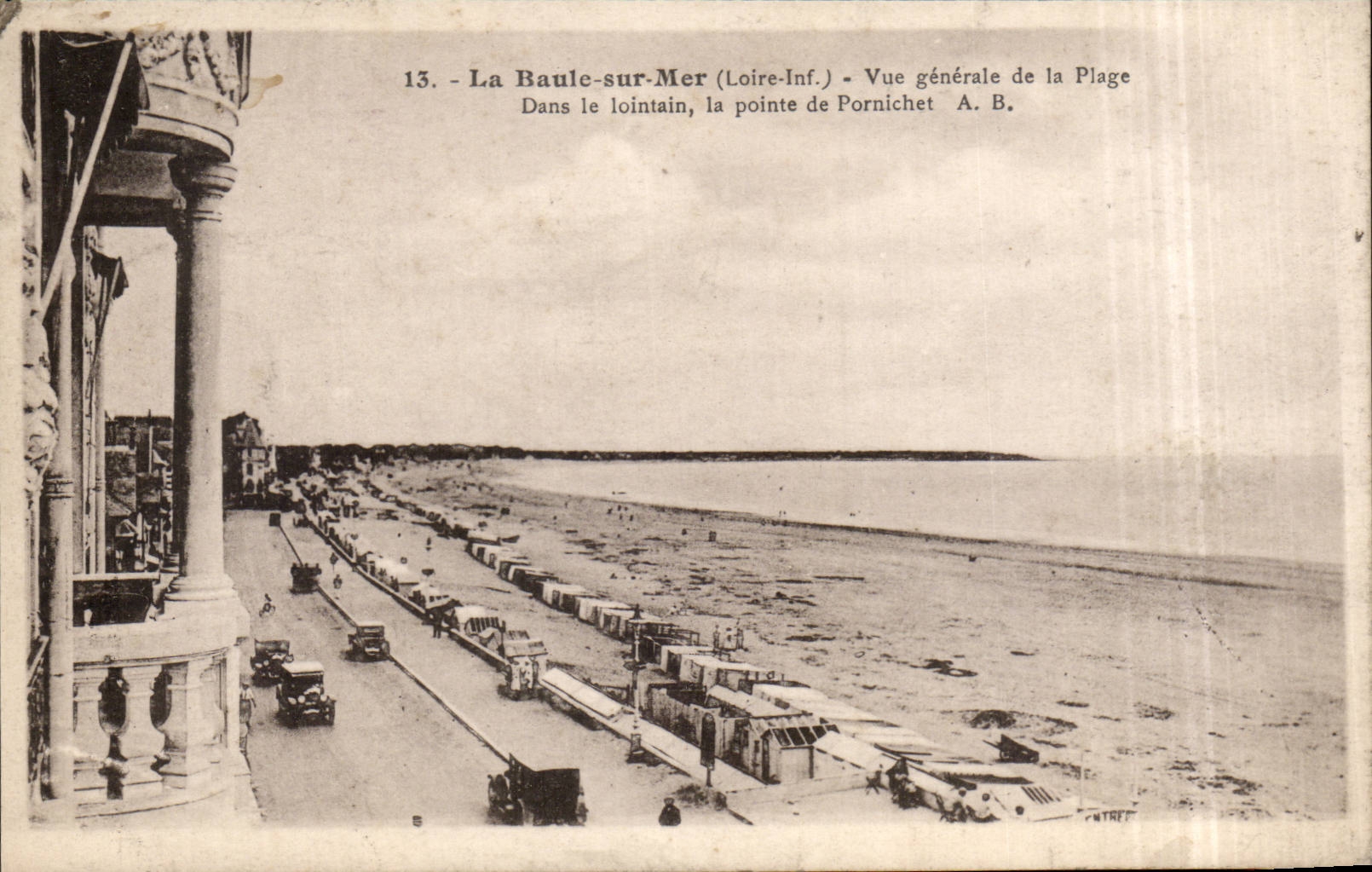 CPA La Baule sur Mer Vue generale de la plage Dans le lointain la pointe de Pornichet
