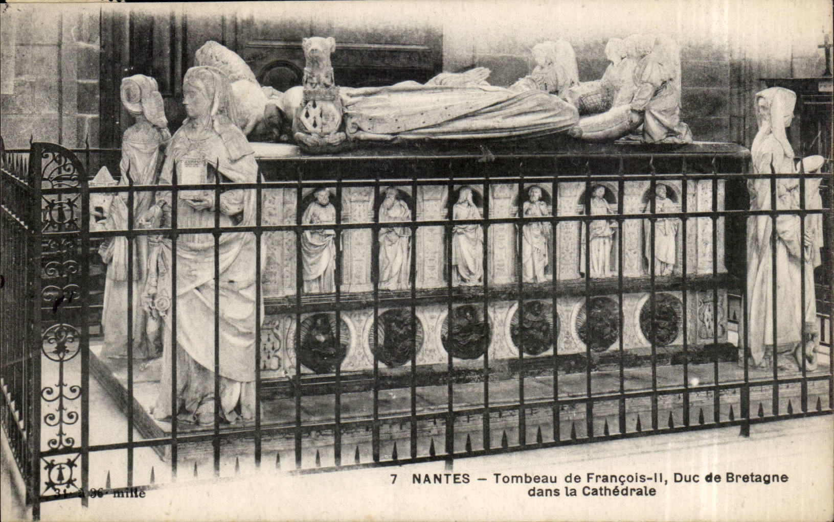 CPA Nantes Tombeau de Francois II Duc de Bretagne dans la cathedrale