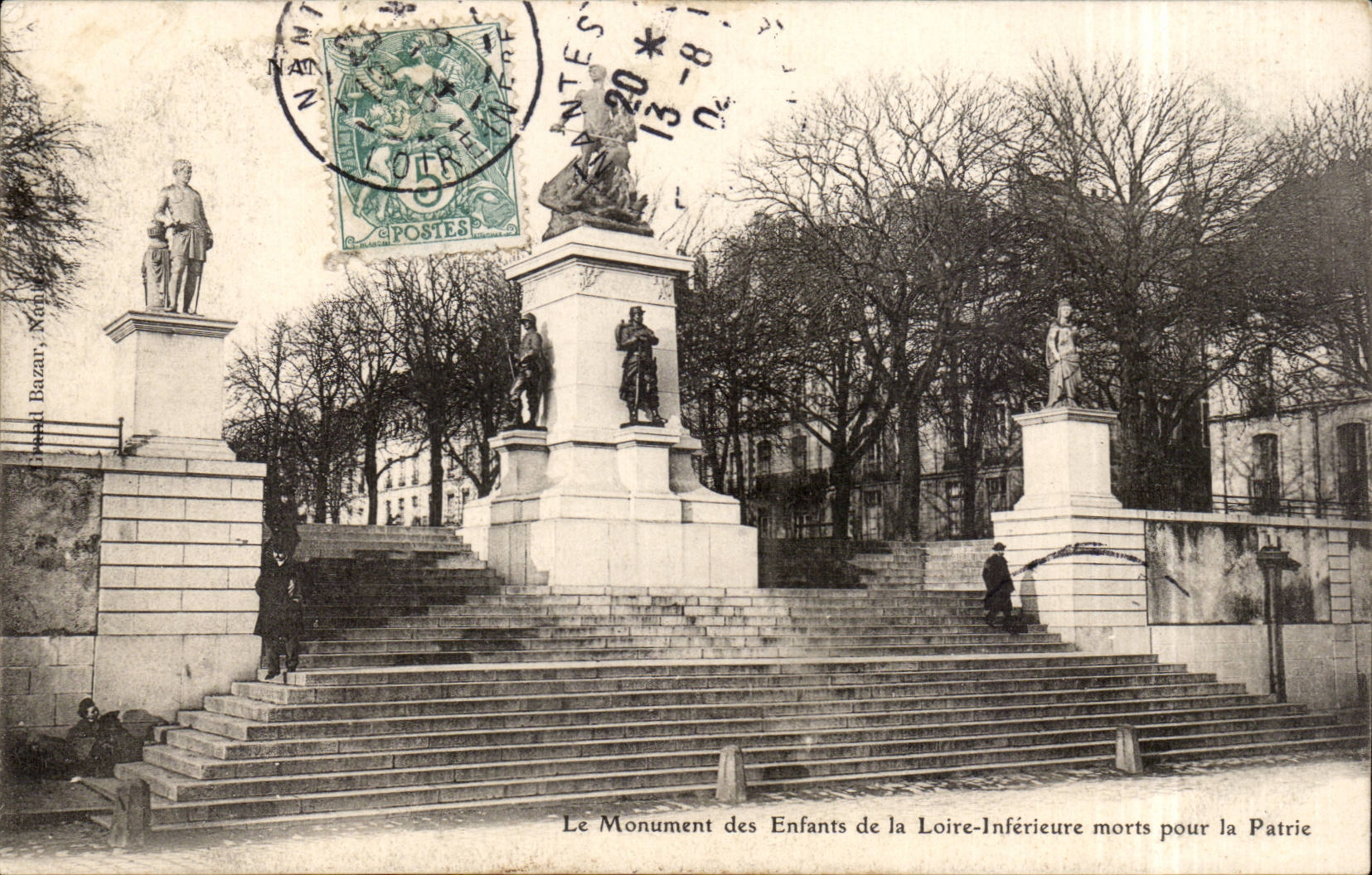 CPA Nantes Le monument des enfants de la Loire inferieure morts pour la patrie
