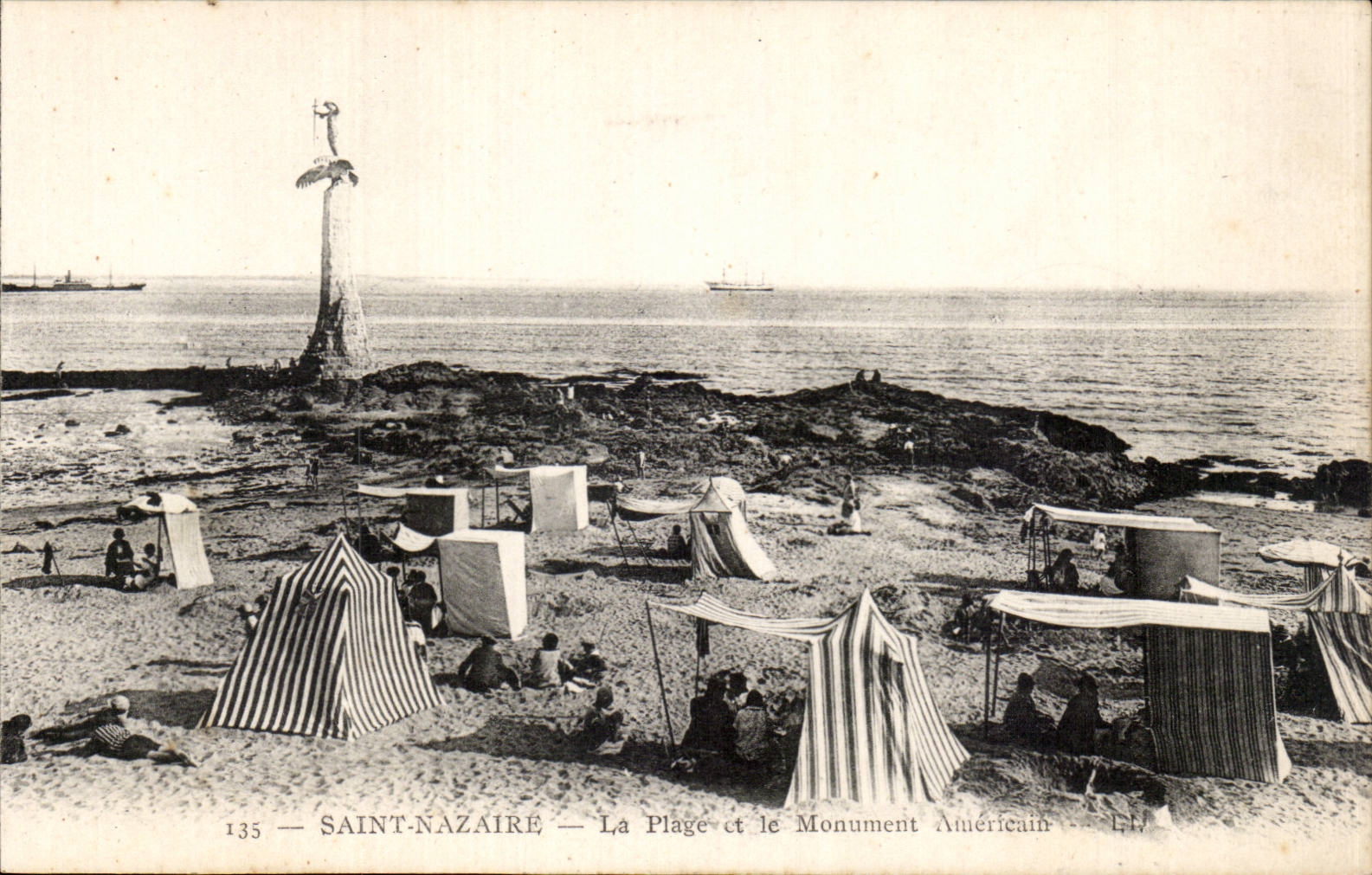 CPA Saint Nazaire La plage et le monument americain