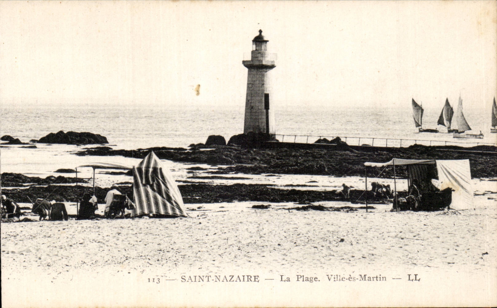CPA Saint Nazaire La plage Ville es Martin Lighthouse Phare